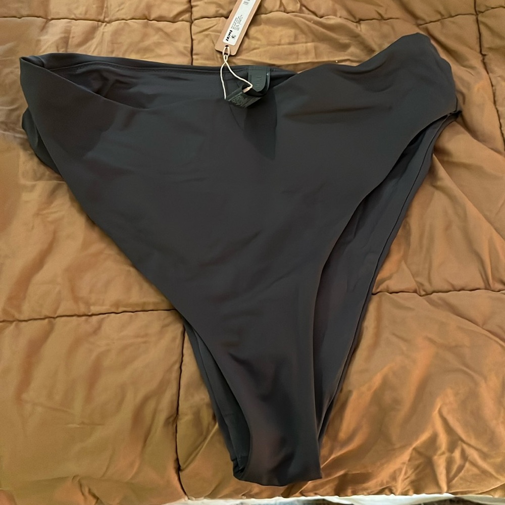 Skims gunmetal bottoms!!! Nwt size large